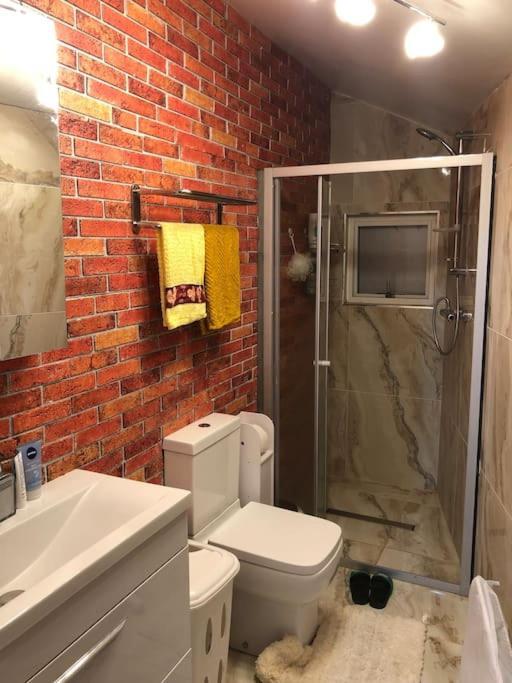 Cheerful 4 Bedroom House With Garden Free Parking Londra Exterior foto