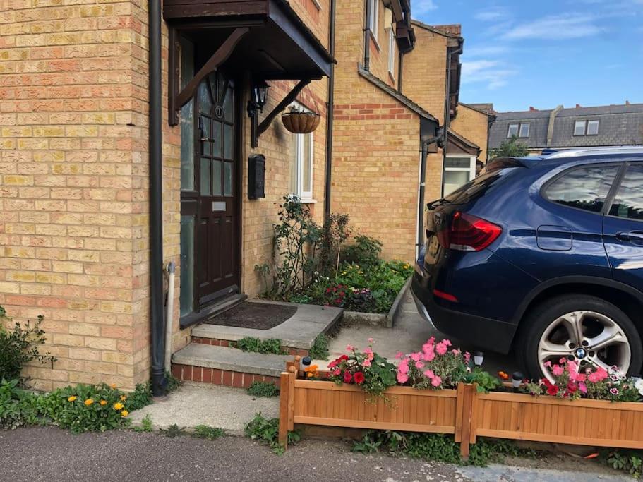 Cheerful 4 Bedroom House With Garden Free Parking Londra Exterior foto