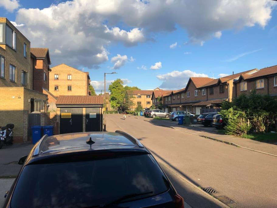 Cheerful 4 Bedroom House With Garden Free Parking Londra Exterior foto