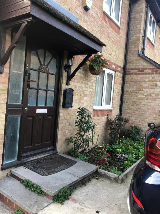 Cheerful 4 Bedroom House With Garden Free Parking Londra Exterior foto