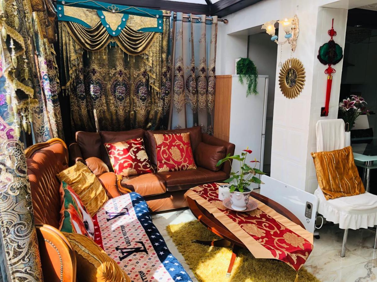 Cheerful 4 Bedroom House With Garden Free Parking Londra Exterior foto