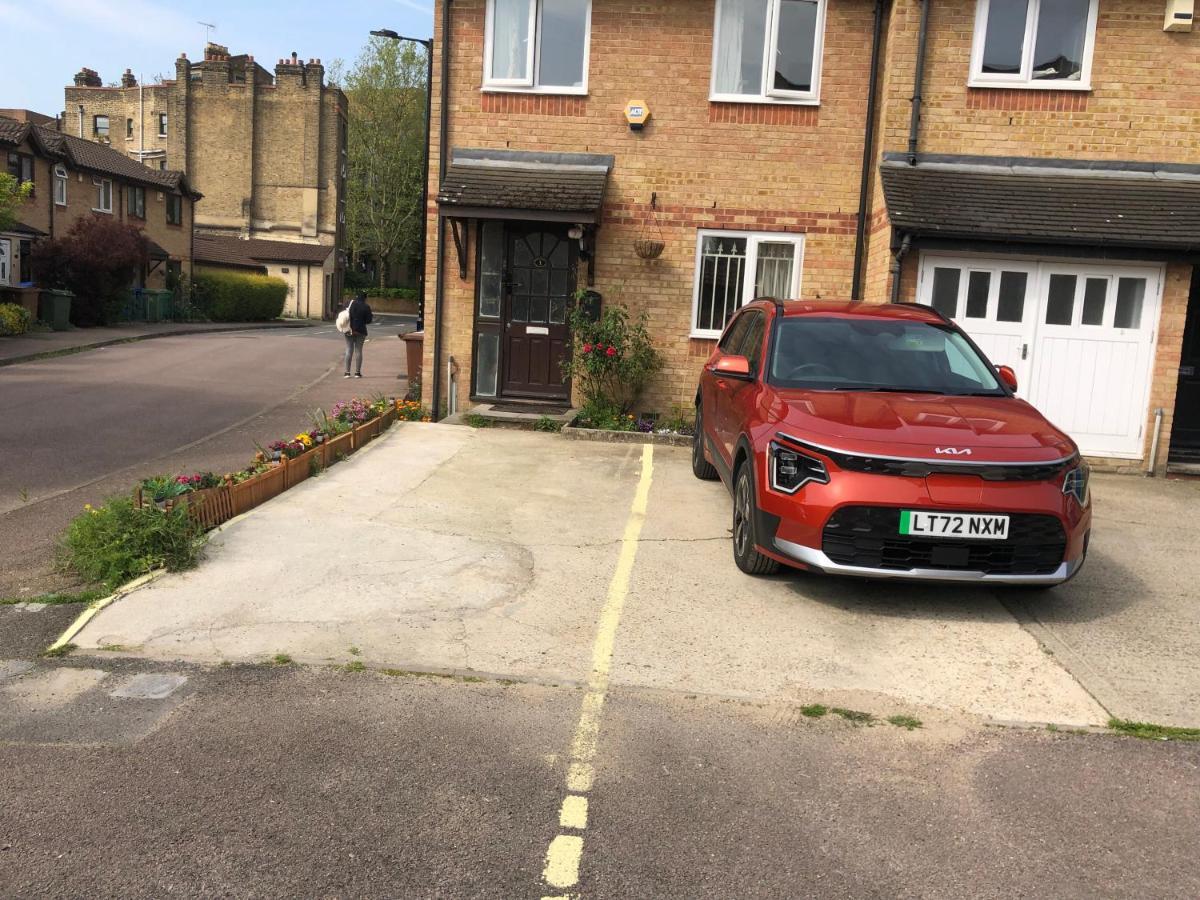 Cheerful 4 Bedroom House With Garden Free Parking Londra Exterior foto