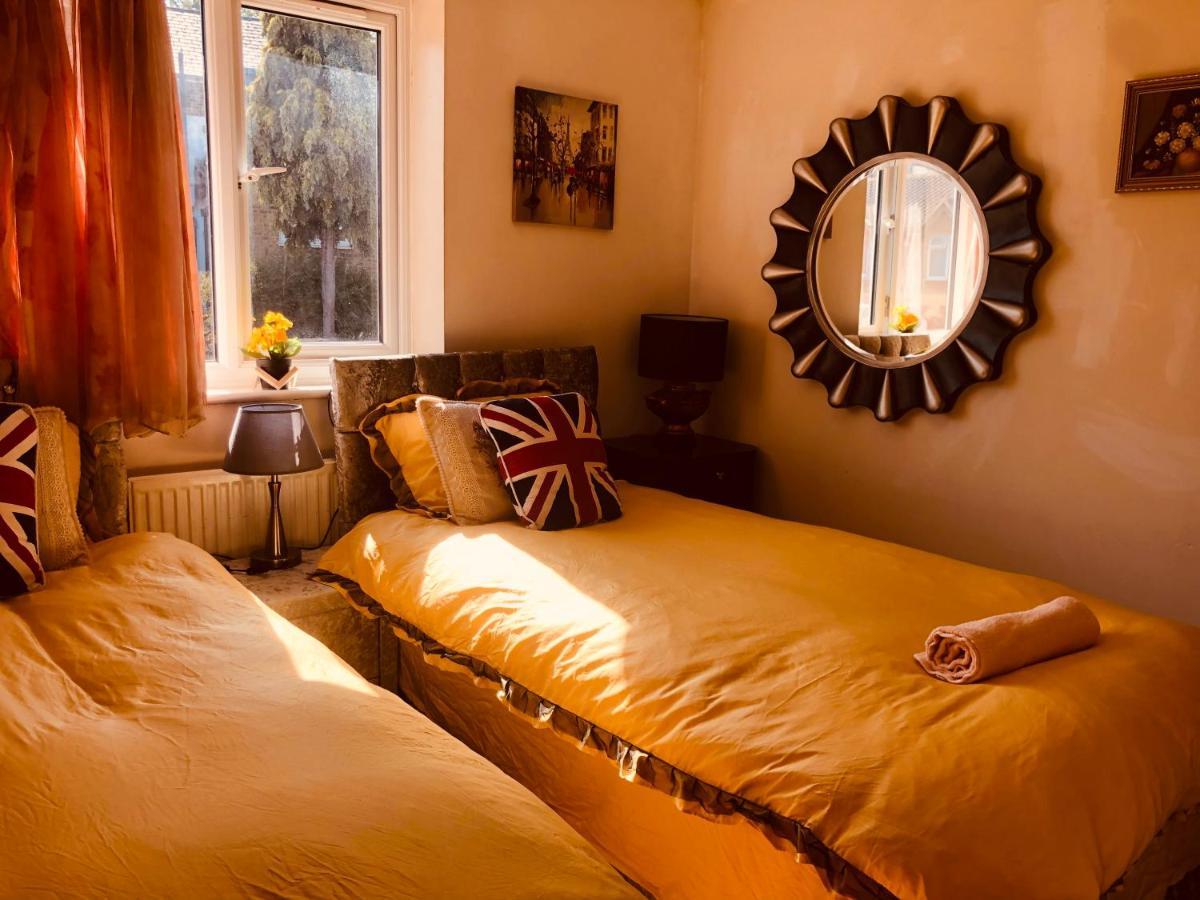 Cheerful 4 Bedroom House With Garden Free Parking Londra Exterior foto