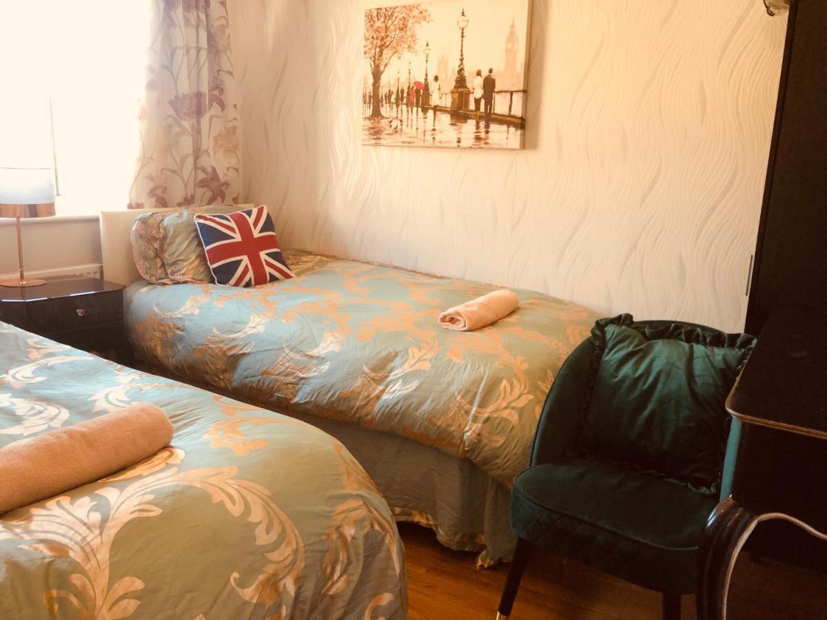 Cheerful 4 Bedroom House With Garden Free Parking Londra Exterior foto