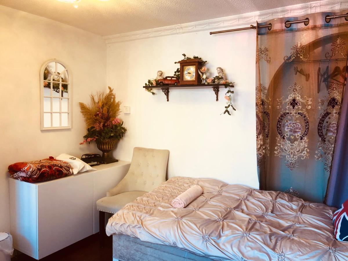Cheerful 4 Bedroom House With Garden Free Parking Londra Exterior foto