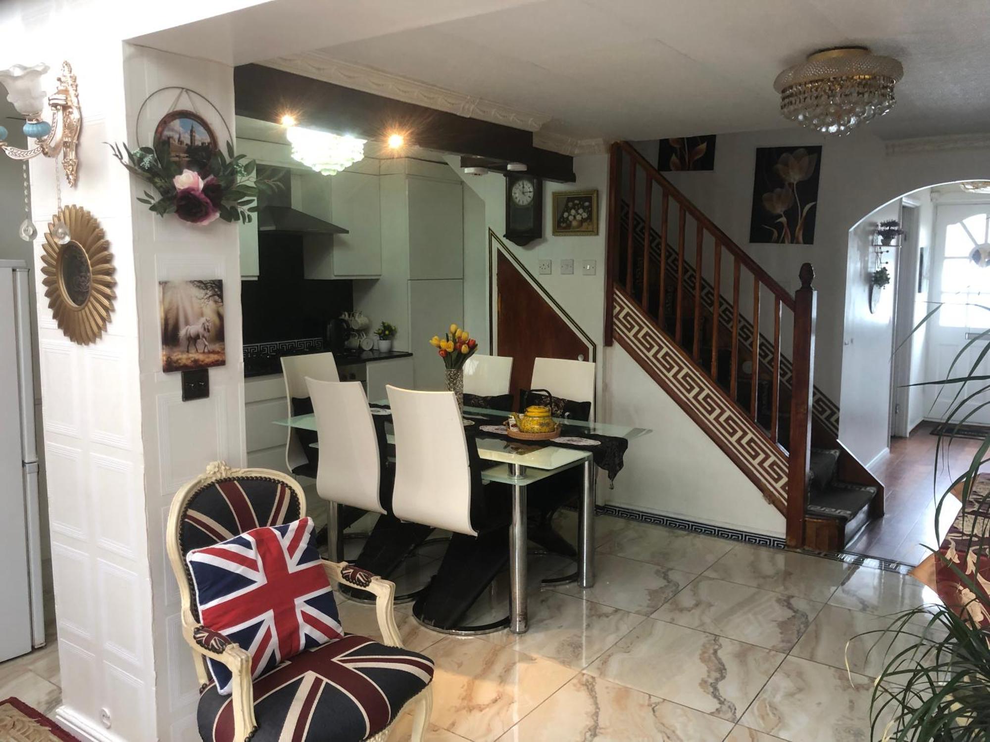 Cheerful 4 Bedroom House With Garden Free Parking Londra Exterior foto